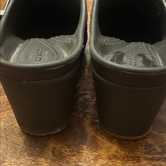 CROCS- Sarah Mule Clogs with a brown strap, EUC - Picture 8 of 8